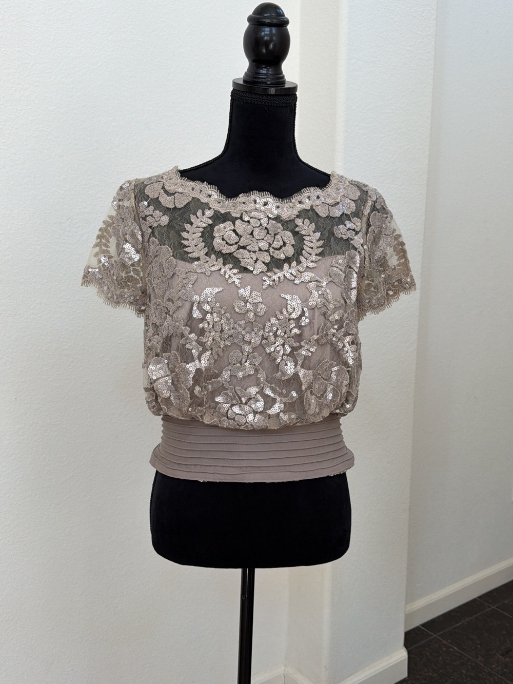 Tadashi Shoji Sequin Lace Blouson Top Sand Ivory Size 10 Altered